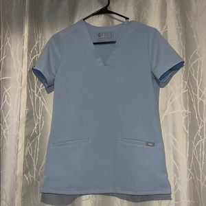 FIGS 3 POCKET SCRUB TOP IN DUSTY BLUE XXS
